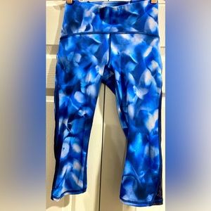 Lululemon Train Times Crop 17" Mini Blossom Navy Leggings Colorful athletic